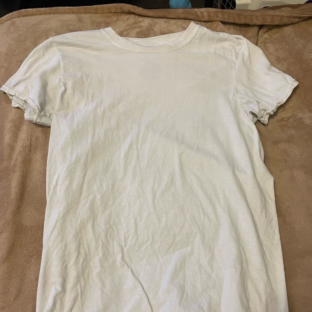 Plain white t-shirt no stains